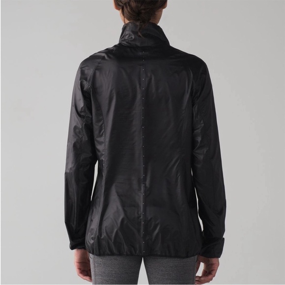 Lululemon Women's Run With It Jacket Black Windbreaker Water Resistant | Size 8 - Picture 2 of 6